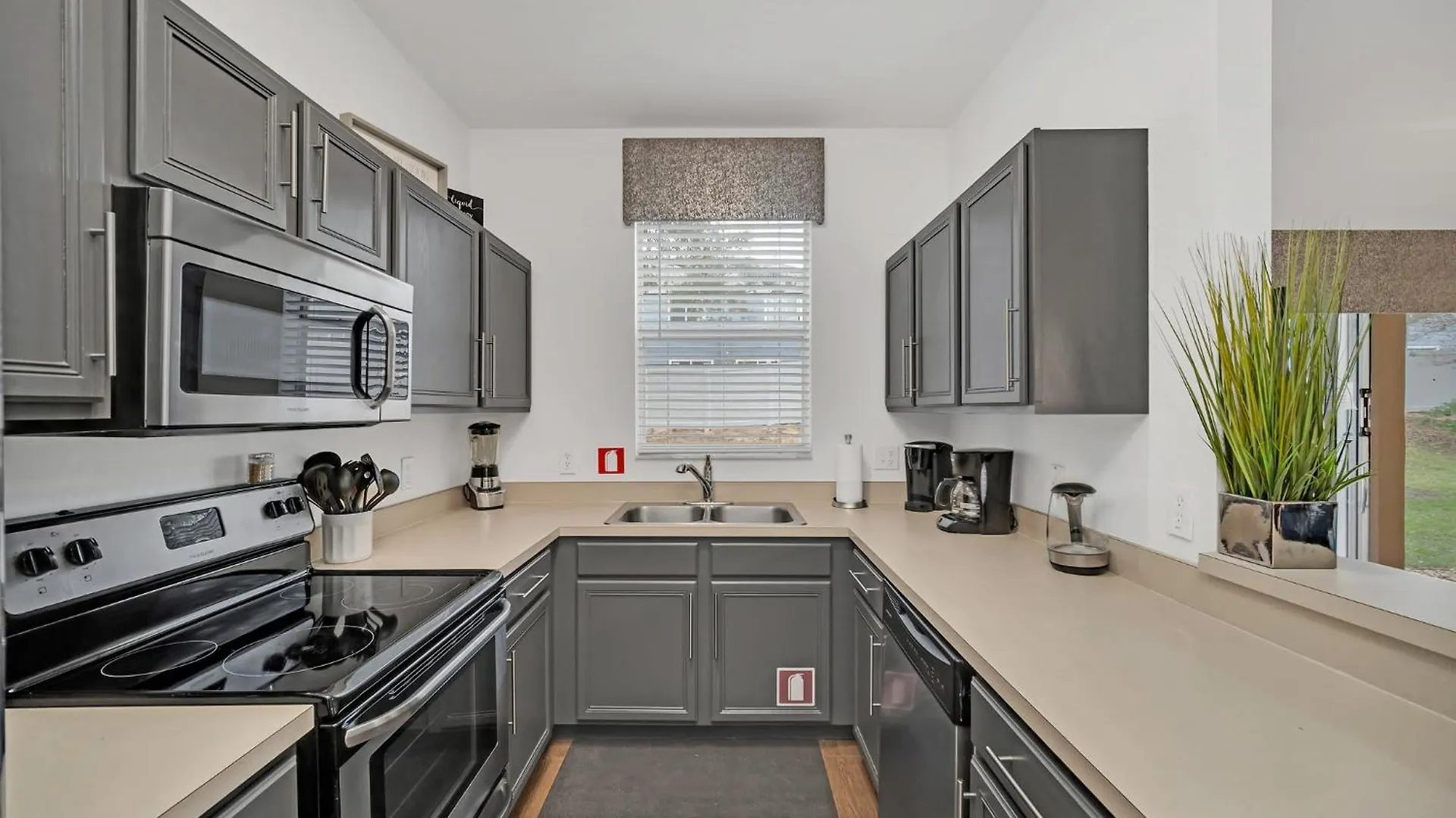 Regal Palms Townhome With Style Davenport 0*,